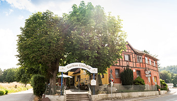 Das Gasthaus Lindenhof in Neustadt bei Coburg von außen